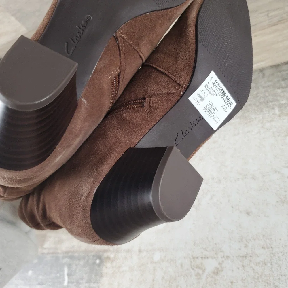 Clarks Teresa Skip Womens Ankle Booties Sz 6.5 W Beige Pointed Toe Block Heel